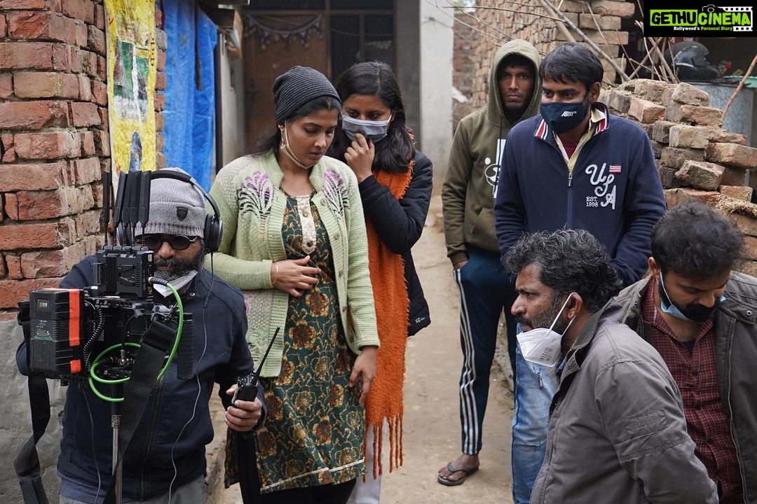 Divya Prabha Instagram - Sharing some random pictures from our movie Ariyippu (declaration) ! @netflix_in @kunchacks @maheshnarayan_official @sanujohnvarughese @shebinbacker #streamingonnetflix #maheshnarayananfilm Faridabad,india