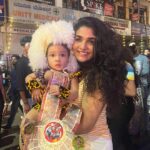 Divya Uruduga Instagram – Mangalore Dasara is such a vibe man!💃🎊♥️ 
  And PILI’s🐯are my favourite Since I know an OG PILI closely 😉 @aravind_kp 🐯
💛🖤

#divyauruduga #divyau #du #D #arviyans #arviya