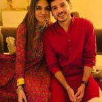 Divyenndu Instagram - Choose to Shine!!! ❤️ @astoryofonesown_ Happy Deepawali!!!! #FamilyHainAapLogHamari