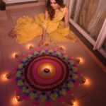 Donal Bisht Instagram - Happy Diwali !!! 🪔✨ As my every year ritual #Rangoli made by me ❤️🤗 Do let me know how you guys liked it 🥰 and it’s always lovely with family, some beautiful memories captured are a lifetime treasure ❤️💫✨ Delhi - NCR