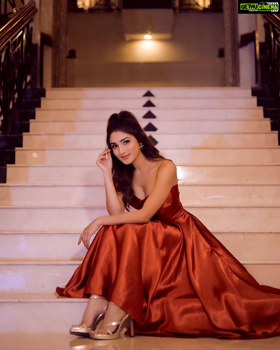 Donal Bisht Instagram - A flower will always grow in the direction of the sun because beauty recognises beauty. 🧡 . . . . . . . . . . . . . @emblaze_mb @kickyandperky @Yourstylistforever @lsd.photography.official @portraitdeewana @vanshikhachanglanimua @trending_influencers . . . . . . . . #girl #wonderland #diva #hot #explore #donalbisht #elegence #instagood #instamood #goodvibes #happy #location #pictureoftheday #best #beautiful #dress #love #copper #instagram #instamood #instalike #blessed #actor #stairs #lifestyle #beauty #glam #beautiful #looks #photoshoot #sun