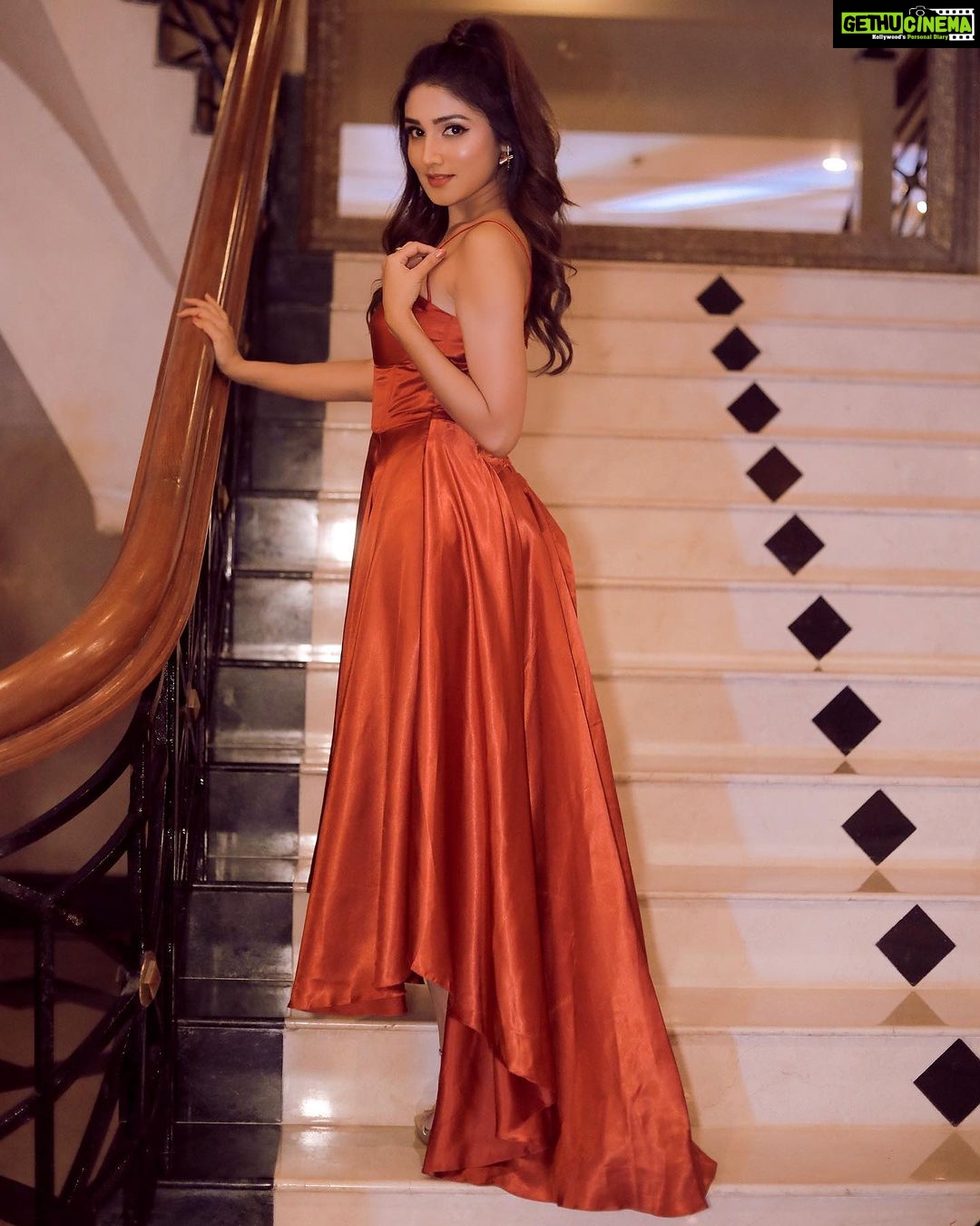 Donal Bisht Instagram - A flower will always grow in the direction of the sun because beauty recognises beauty. 🧡 . . . . . . . . . . . . . @emblaze_mb @kickyandperky @Yourstylistforever @lsd.photography.official @portraitdeewana @vanshikhachanglanimua @trending_influencers . . . . . . . . #girl #wonderland #diva #hot #explore #donalbisht #elegence #instagood #instamood #goodvibes #happy #location #pictureoftheday #best #beautiful #dress #love #copper #instagram #instamood #instalike #blessed #actor #stairs #lifestyle #beauty #glam #beautiful #looks #photoshoot #sun