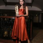 Donal Bisht Instagram - About last night 🌟💫Received an award for “Trendsetter of the year“ yet again this year !! I hope I’m able to set some good examples into the industry to follow a trend of !! I have received many awards but this award is special as I was receiving it in front of mumma !! Happy to have her with me in Mumbai and able to show her a lill bit of our life 😇❤️ Mumbai - मुंबई