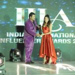 Donal Bisht Instagram - About last night 🌟💫Received an award for “Trendsetter of the year“ yet again this year !! I hope I’m able to set some good examples into the industry to follow a trend of !! I have received many awards but this award is special as I was receiving it in front of mumma !! Happy to have her with me in Mumbai and able to show her a lill bit of our life 😇❤️ Mumbai - मुंबई