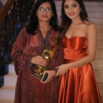 Donal Bisht Instagram - About last night 🌟💫Received an award for “Trendsetter of the year“ yet again this year !! I hope I’m able to set some good examples into the industry to follow a trend of !! I have received many awards but this award is special as I was receiving it in front of mumma !! Happy to have her with me in Mumbai and able to show her a lill bit of our life 😇❤️ Mumbai - मुंबई