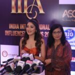 Donal Bisht Instagram - About last night 🌟💫Received an award for “Trendsetter of the year“ yet again this year !! I hope I’m able to set some good examples into the industry to follow a trend of !! I have received many awards but this award is special as I was receiving it in front of mumma !! Happy to have her with me in Mumbai and able to show her a lill bit of our life 😇❤️ Mumbai - मुंबई