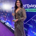 Eesha Rebba Instagram - Kudos to the team #DAYAA and Congratulations to @sadinenipavan ❤️and Jd Chakravathy sir ❤️ I feel honoured to be a part of an amazing journey. Big thanks to @sadinenipavan @disneyplushstel @svfsocial @ottplayapp @htcity #Dayaa #OTTplayAwards