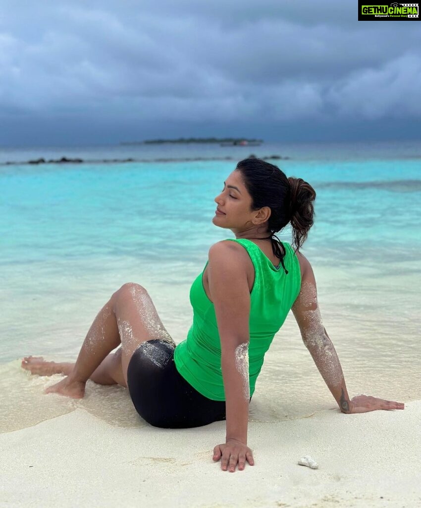 Eesha Rebba Instagram - Missing it🌊 #Tbt #maldives Maldives