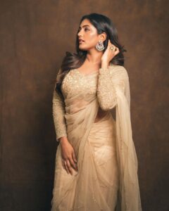 Eesha Rebba Instagram - ✨✨ Styling - @rashmi_angara with @thumu_bhavana Outfit - @pranathikatikareddy.official Jewellery - @mangatraijewels Shot by - @_anupphotography Makeup - @venkateshparam Hair - Raju