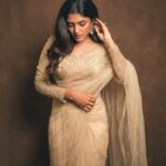Eesha Rebba Instagram - ✨✨ Styling - @rashmi_angara with @thumu_bhavana Outfit - @pranathikatikareddy.official Jewellery - @mangatraijewels Shot by - @_anupphotography Makeup - @venkateshparam Hair - Raju
