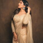 Eesha Rebba Instagram - ✨✨ Styling - @rashmi_angara with @thumu_bhavana Outfit - @pranathikatikareddy.official Jewellery - @mangatraijewels Shot by - @_anupphotography Makeup - @venkateshparam Hair - Raju