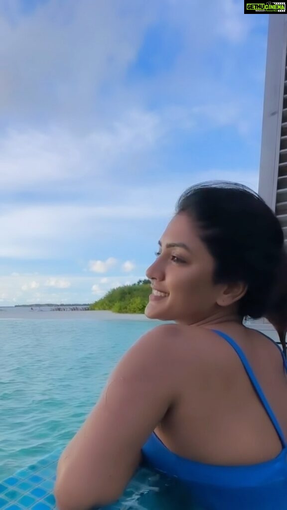 Eesha Rebba Instagram - Take me back 🌊🐬🩵 @coastalinofficial @dhigalimaldives #maldives