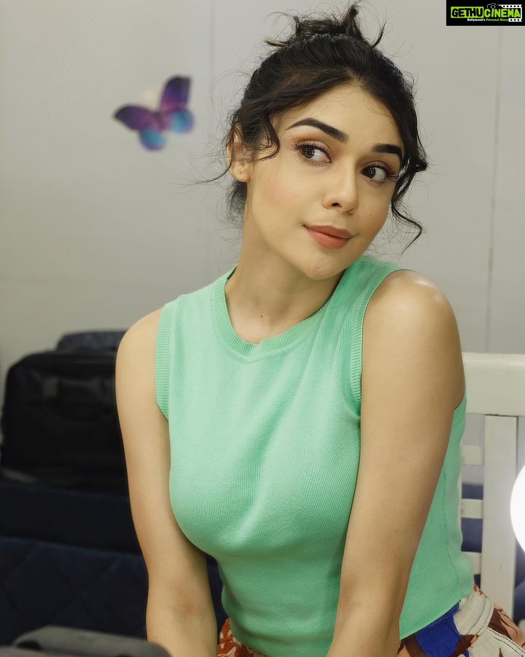 Eisha Singh Instagram - In reflections, we find a chance, To smile and dream in life’s romance… 🦋 . . . 📸- @_chocolate_boy_1910