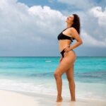 Elena Roxana Maria Fernandes Instagram - Sea la vie! ❤️ . . . @tinyislandmv . #cestlavie #seaside #blue #beachday #maldives #sea #ocean #summervibes #summer #swim #leisure #travel #traveldiaries #shoot #natural #day #body #bodypositivity #pose #ootd #outfitoftheday