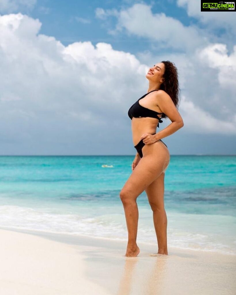 Elena Roxana Maria Fernandes Instagram - Sea la vie! ❤️ . . . @tinyislandmv . #cestlavie #seaside #blue #beachday #maldives #sea #ocean #summervibes #summer #swim #leisure #travel #traveldiaries #shoot #natural #day #body #bodypositivity #pose #ootd #outfitoftheday