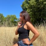 Elena Roxana Maria Fernandes Instagram - A little bit of sun over the weekend! . . . #littlebitofsun #weekend #sun #sunkissed #sunshine #lifestyle #pose #beauty #fashion #style #glam #glow #black #shine #happy #bodypositive #love #ootd #outfitoftheday