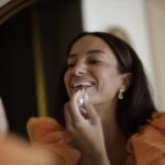 Elena Roxana Maria Fernandes Instagram - Mirror mirror on the wall. . . . . @monamunshi . #mirror #shoot #beauty #shootdiaries #glam #glow #beautiful #love #smile #happiness #ootd #outfitoftheday #makeup #pose