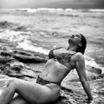 Elena Roxana Maria Fernandes Instagram – TGIF

#weekendfeeling #lostatsea #lingerie #oceanvibes #reelitfeelit #natural #curves