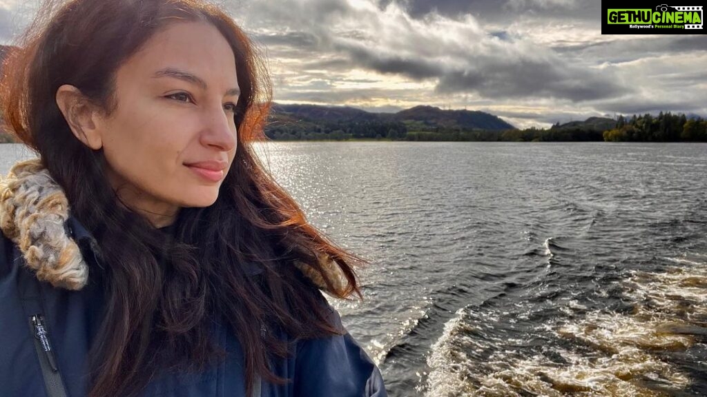 Elena Roxana Maria Fernandes Instagram - In search of Nessie, the Loch Ness Monster! . . . #lochnessmonster #lochness #scotland #scotlandexplore #beauty #lochnesslake #travel #slay #love #heart #nessie #fun