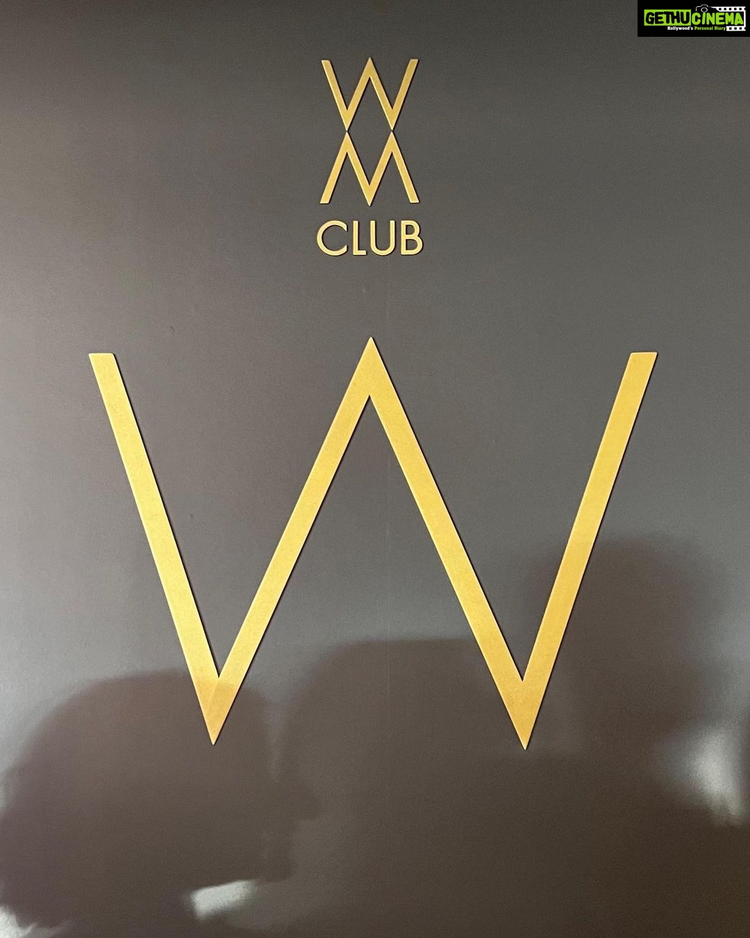 Elena Roxana Maria Fernandes Instagram - No brownie points for guessing which team I was supporting during the match last night at the Emirates Stadium between Arsenal and Man City. 😉Witnessed the game straight from the The WM Lounge presented by Sobha Realty. A huge shout out to Sobha Realty for making this incredible experience possible. Can’t wait to show you all the fun! . . . @sobharealty #ArsenalxSobha #TheArtOfTheDetail #SobhaRealty @arsenal @arsenalwfc @prukdigital @sunnysuri