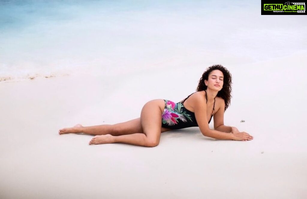 Elena Roxana Maria Fernandes Instagram - Time for a swim! ❤️ . . . #time #pose #sea #swim #beach #beachlife #bikini #outfit #beauty #pretty #curlyhair #curls #outfitinspiration #glam #glow #shine #outfitoftheday #ootd #slay #beachvibes