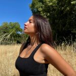 Elena Roxana Maria Fernandes Instagram - A little bit of sun over the weekend! . . . #littlebitofsun #weekend #sun #sunkissed #sunshine #lifestyle #pose #beauty #fashion #style #glam #glow #black #shine #happy #bodypositive #love #ootd #outfitoftheday