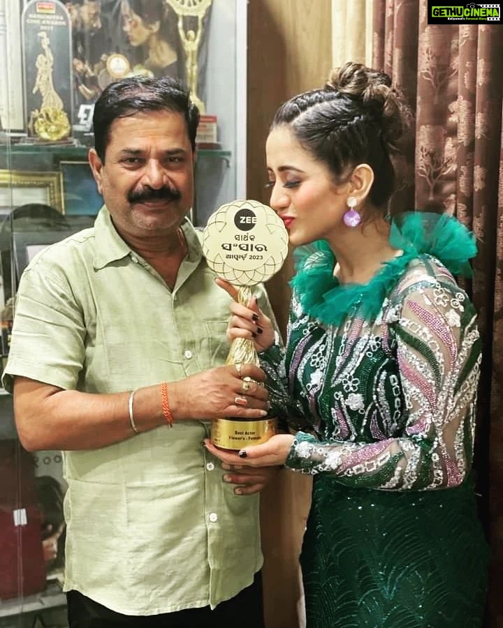 Elina Samantray Instagram - Congratulations my princess! Best actress for pratisodh👍