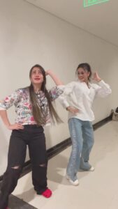 Elina Samantray Instagram - & how can we miss grooving on dhulia janda song together in which you are absolutely fire sweetheart..tysm for joining the special screening of katak sesha ru arambha & also cheering up for rangalata ..lods of love❤️😘❤️
Ps-all the beauties together at the end🔥😍
Vc- @officialbhoomikadash 🥰😘
#dhuliajanda #rangalata #trendingnow #trending #trendingreels #viralsong #odiamovie #actresses #riyadey #rayelinasamantaray