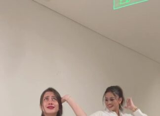 Elina Samantray Instagram - & how can we miss grooving on dhulia janda song together in which you are absolutely fire sweetheart..tysm for joining the special screening of katak sesha ru arambha & also cheering up for rangalata ..lods of love❤️😘❤️ Ps-all the beauties together at the end🔥😍 Vc- @officialbhoomikadash 🥰😘 #dhuliajanda #rangalata #trendingnow #trending #trendingreels #viralsong #odiamovie #actresses #riyadey #rayelinasamantaray