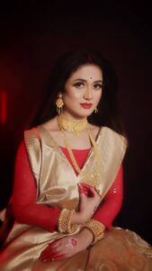 Elina Samantray Instagram - MAA 🌸🌸🌸🌸🌸

May maa Durga gives us the strength , to stand tall , fight back to any odd situation .she is the protector 🌸

Face @rayelinasamantaray 
Makeup & Hair @makeupbyshagy 
Designer @mahendrabaral_official 
Video @_abinashbiswal  @partha_das07 
Kalka @lizamehndi_artist 

#durga #durgapuja #durgamaa