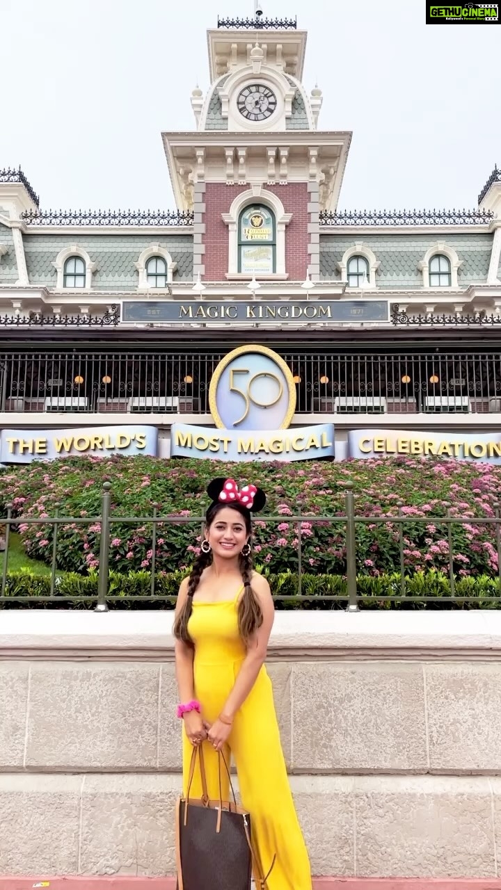 Elina Samantray Instagram - As a kid I always wanted to visit Disney world! And see where I was a year back😍🎉 Happy Children’s Day to all the kids who wants to enjoy life! Just simple as that!🌱 Disneyland, Florida, USA
