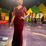 Elina Samantray Instagram - It's difficult for me to not smile in my pictures!! I rarely win in this battle..💃 Wearing @zubysdesignerhouse @ali.zubina