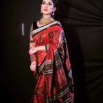 Elina Samantray Instagram - Durga Ashtami ra Anek Anek Subhakamana!🙏🌸 Wearing @bigraynofficials "Embracing the timeless elegance of Durga Puja in my Tera Cotta Sambalpuri silk Saree from BigRayn 🌸✨. Visit BigRayn.com or call +916372255010. #rayelinasamantaray #elinasamantaray #bigraynofficials #sambalpurihandloom #sambalpuri #odishahandlooms #mybhubaneswar #bhubaneswar #bigraynofficials #odishahandloom #odishaikat #bigraynofficials #sareesusa #sareedubai #sareessingapore #sareesofinstagram #sareestyling #weddingsarees #partywear #odishaweaves #splendoursofodishaweaves #durgapuja #durgapujo Makeup & Hair @makeupbyshagy Jewellery @mahendrabaral_official PC: @_abinashbiswal @partha_das07