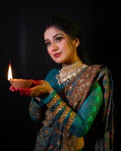 Elina Samantray Instagram - Subh Deepawali 🪔 

Celebrate with less noise and more peace 

Have a safe and happy Diwali 🤌🏻

Be kind to all animals too ❤️

#makeupbyshagy #sanjeevhairstudio #sanjeevstudio #transition #transitionreels #trendingreels #shagyandsanjeev #makeoverbyshagy #likeforlike #indianbride #bhubaneswar #cuttack #odisha