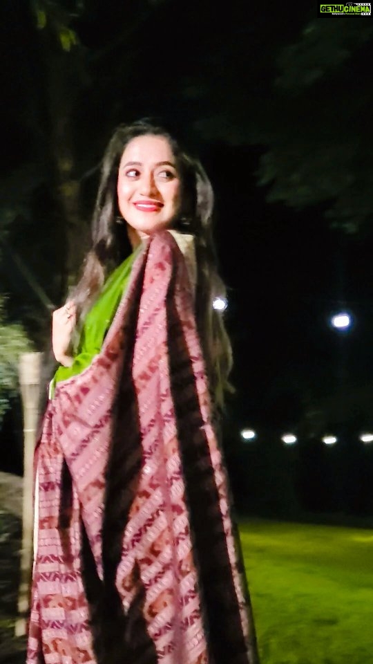 Elina Samantray Instagram - Bol na halke.. halke..💫