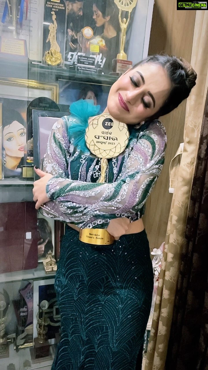 Elina Samantray Instagram - Wearing my utmost favourite @mahendrabaral_official ♥️