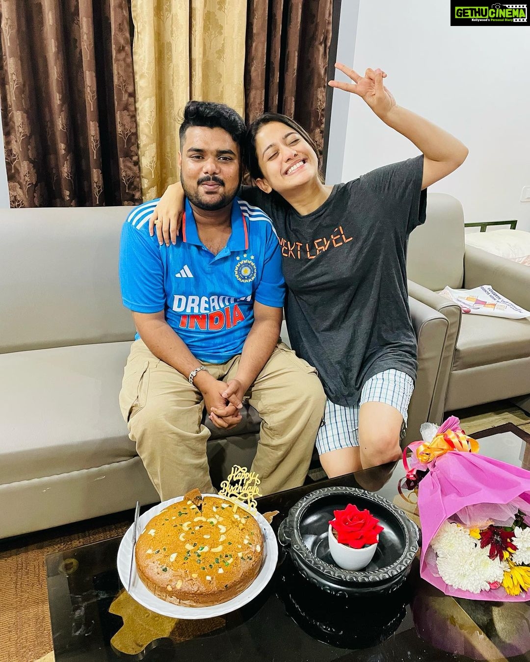 Elina Samantray Instagram - Yesterday’s grand birthday celebration!!🫶🏻🦧🎉🩷 Birthday Boy @reet_samantaray__