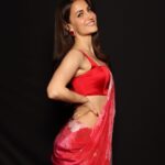 Elli AvrRam Instagram - Walk like you own it❤️🦋✨ @navyasabyliva @timesfashionweek #navyasa #navyasabyliva #effortlesslyelegant #newcollection #AW23 #navyasasarees #sustainablefashion #BTFW #BTFW23 #BTFW2023 #BombayTimesFashionWeek2023 #FashionShow #FashionStyling #Style #Runway #HighFashion #fashionforward #elliavrram #yourstruly