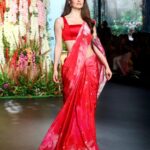 Elli AvrRam Instagram - Walk like you own it❤️🦋✨ @navyasabyliva @timesfashionweek #navyasa #navyasabyliva #effortlesslyelegant #newcollection #AW23 #navyasasarees #sustainablefashion #BTFW #BTFW23 #BTFW2023 #BombayTimesFashionWeek2023 #FashionShow #FashionStyling #Style #Runway #HighFashion #fashionforward #elliavrram #yourstruly