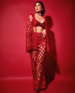 Elnaaz Norouzi Instagram - The color of Love ❤️
@manishmalhotraworld 

@manishmalhotra05 @louboutinworld @_sheraani_ @nidhiagarwalmua @nasiransari_hair @harneshjoshi

#diwali #manishmalhotra #red
