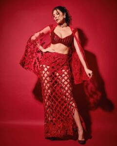 Elnaaz Norouzi Instagram - The color of Love ❤️
@manishmalhotraworld 

@manishmalhotra05 @louboutinworld @_sheraani_ @nidhiagarwalmua @nasiransari_hair @harneshjoshi

#diwali #manishmalhotra #red