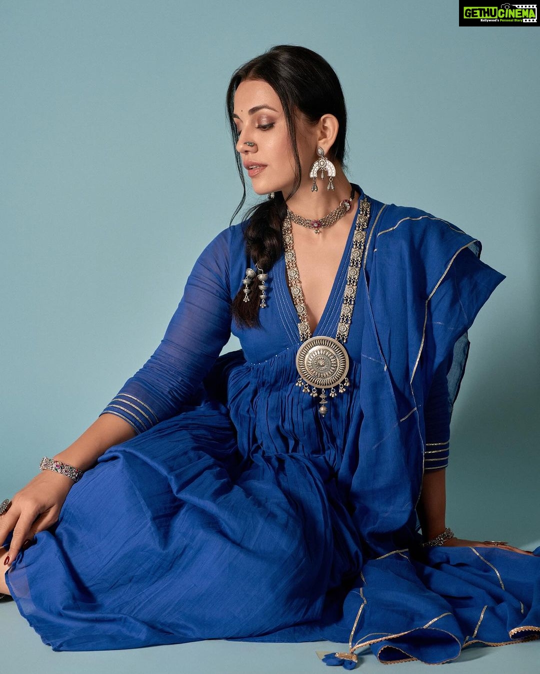 Esha Kansara Instagram - Gearing up for Diwali! 🪔 @eshyl_silver 💙 Styled by @styleitwithniki Photgrapher @badal_patel52 @poojan____19 Outfit @jovifashion