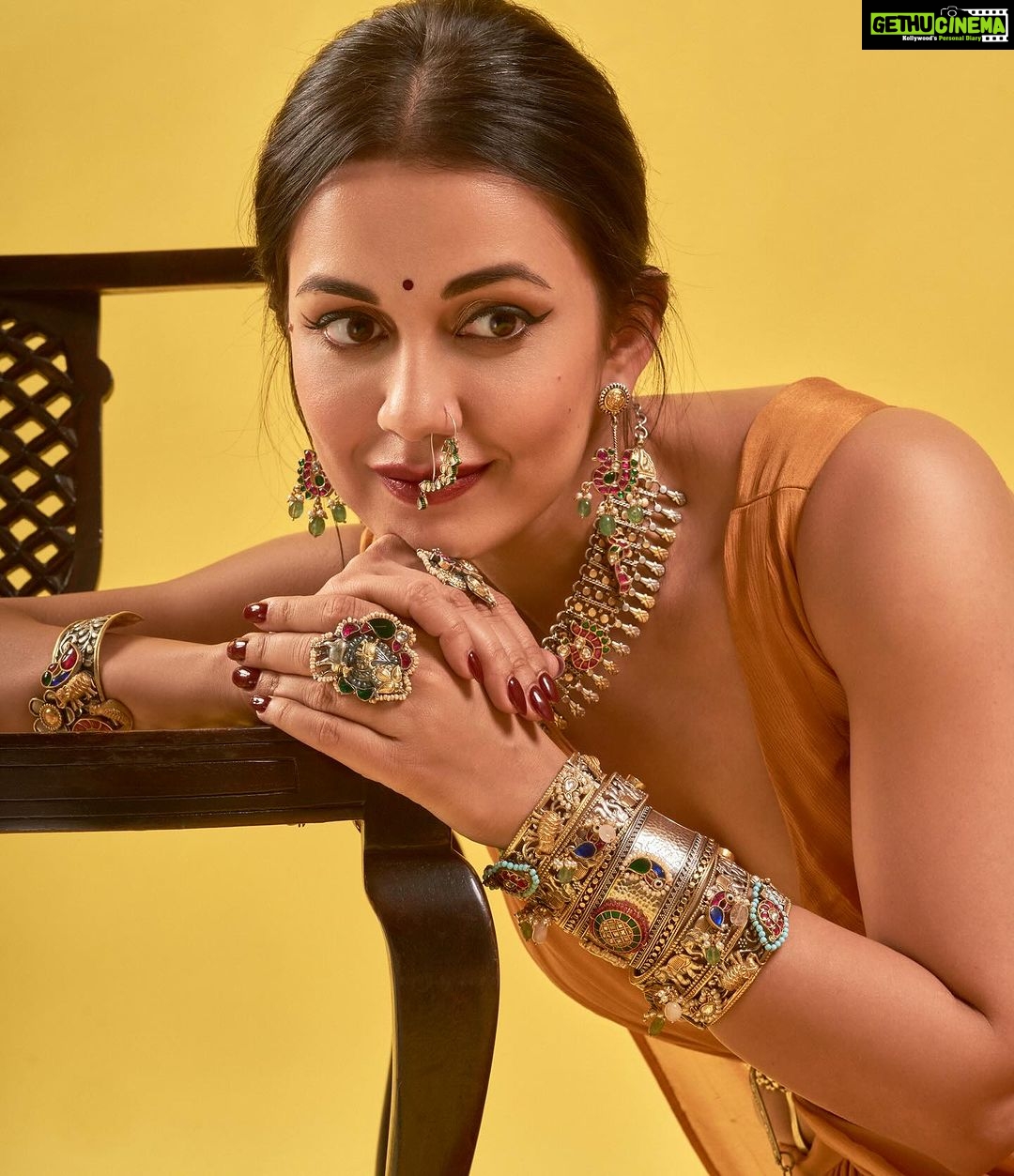 Esha Kansara Instagram - Eshyl ❤️ @eshyl_silver Styling @styleitwithniki Photography @badal_patel52 @poojan____19 Edit @_hirav_panchal Outfit- @manali_trupti #eshyl #eshakansara #navratri2023 #925silver #silverjewellery #sterlingsilver #ahmedabad