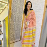 Esha Kansara Instagram - Totallly accepting that I’m in THAT “I just love sarees” wala phase🤓😂🥰🌸 This cute piece is by @chhapa_gj8 🌙 Blouse by @justblouses_official P.C. to the one who love sarees too @shraddhadangar_official 😁