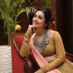 Esha Kansara Instagram - 🌸🌸🌸 @rohin_photographer @styleitwithniki @eshyl_silver @thesimplesilhouetteofficial @kabiniofficial._