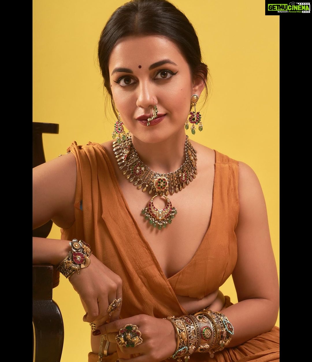 Esha Kansara Instagram - Eshyl ❤️ @eshyl_silver Styling @styleitwithniki Photography @badal_patel52 @poojan____19 Edit @_hirav_panchal Outfit- @manali_trupti #eshyl #eshakansara #navratri2023 #925silver #silverjewellery #sterlingsilver #ahmedabad