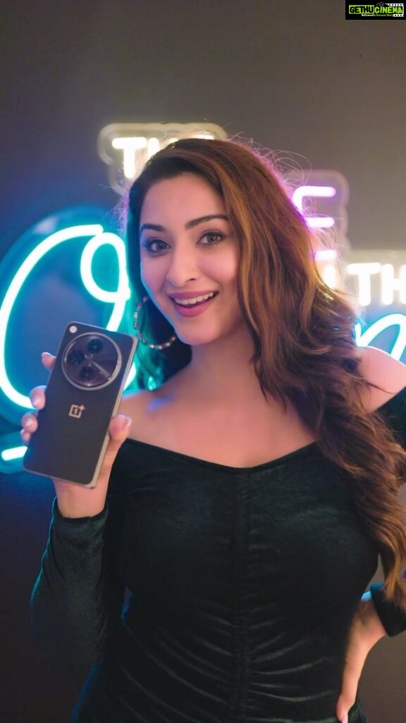 Eshanya Maheshwari Instagram - I do intense research before buying anything for myself, and always admire external help. Well I just got to know that the tech experts at Reliance Digital will help you immesely incase you’re looking at the new #OnePlusOpen (PS: you should be, especially cuz it’s got a hasselblad camera) It’s exclusively available. #RelianceDigitalXOnePlus #Ad @oneplus_india @reliance_digital
