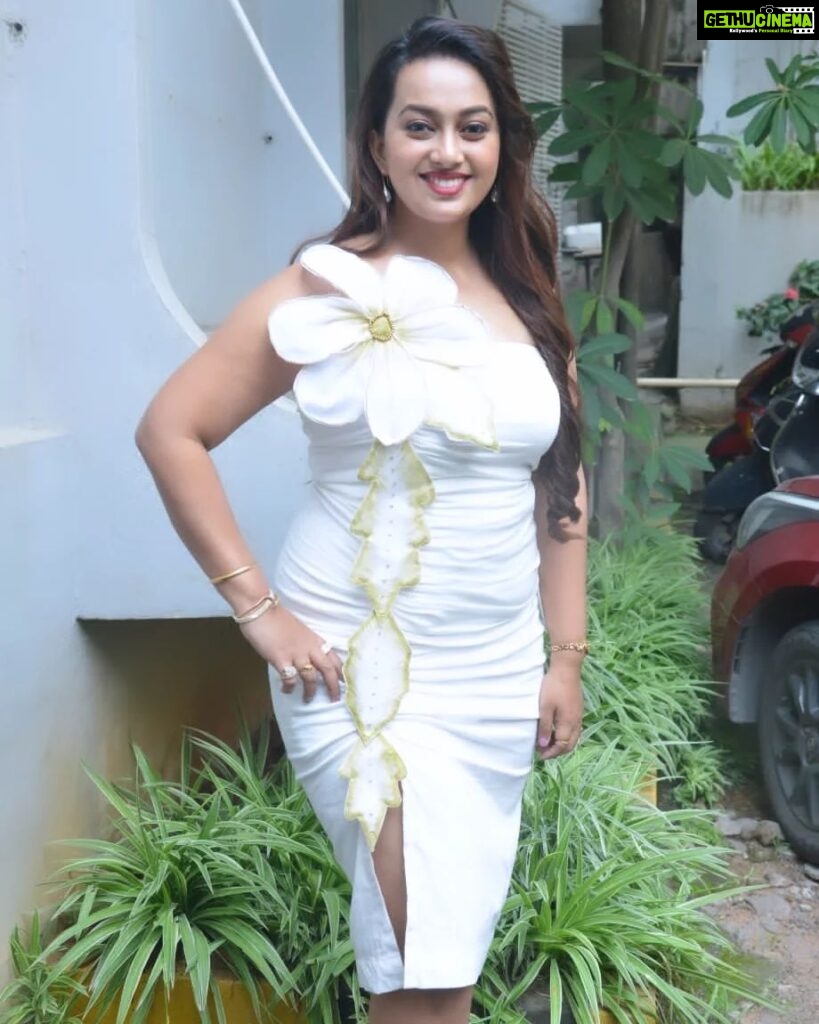 Ester Noronha Instagram - Time to bloom! 🌸 Event : New movie "Lethakulu" opening Designer : @clothingpallet.in Stylist : @spoorthi._rao #timetobloom #bloom #blooming #newbeginnings #start #opening #inauguration #beginning #telugumovie #telugu #tollywood #tfi #lethakulu #pressmeet #hyderabad #prayers #blessings #thankyouJesus #thankyouGod #Godbless #muchlove
