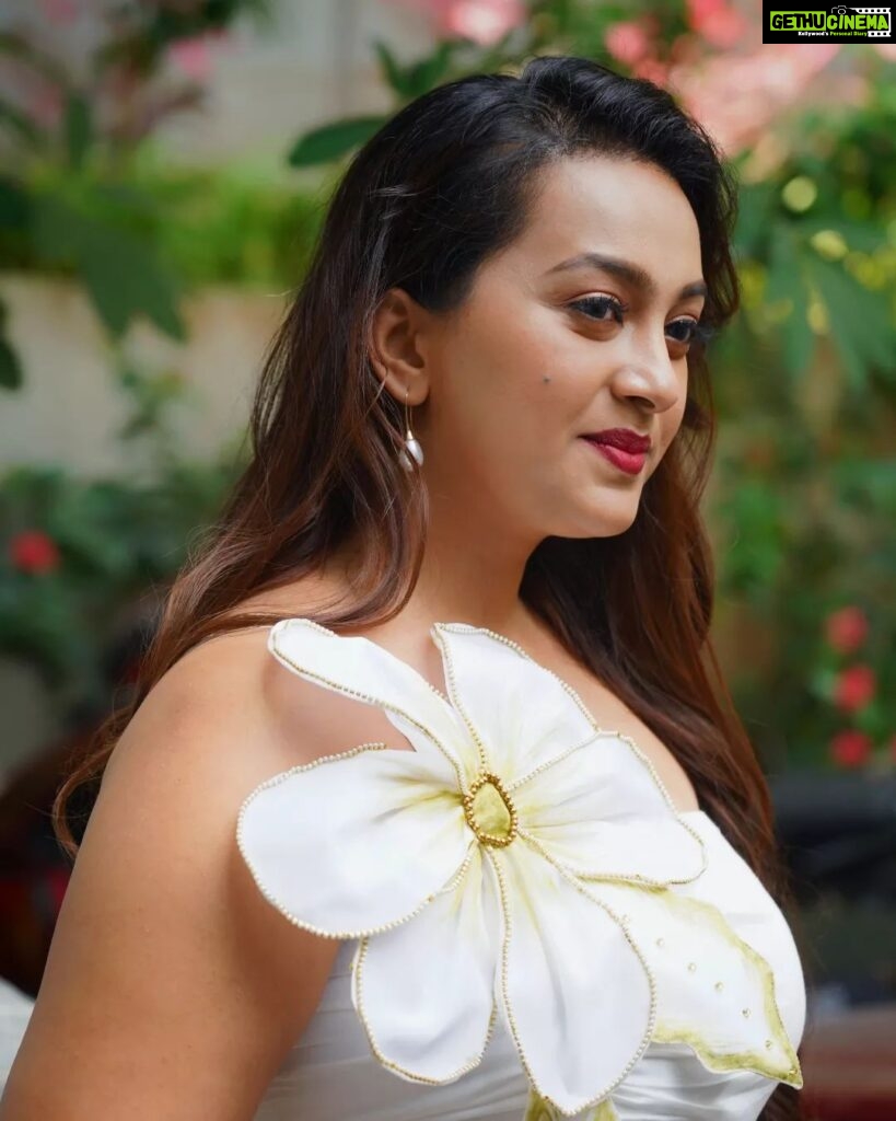 Ester Noronha Instagram - When you don’t see a clear path for what you want, it means you have to make it yourself! 💛 Designer : @clothingpallet.in Stylist : @spoorthi._rao #makeyourownway #beliveinyourself #keepgoing #youcandoit #workhard #staystrong #havefaith #bepatient #godwillmakeaway #godwillprovide #godisgood #doyourbest #godwilldotherest #thankyouJesus #thankyouGod #Godbless #muchlove Ramanaidu Studio
