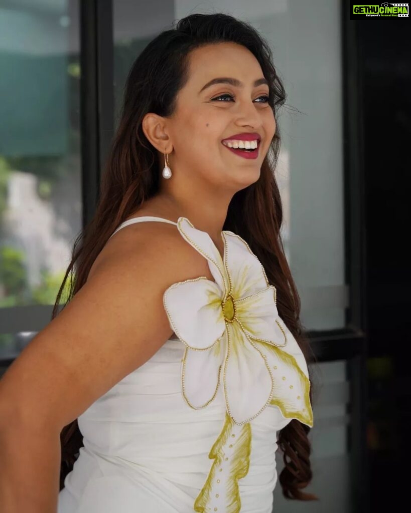 Ester Noronha Instagram - When you don’t see a clear path for what you want, it means you have to make it yourself! 💛 Designer : @clothingpallet.in Stylist : @spoorthi._rao #makeyourownway #beliveinyourself #keepgoing #youcandoit #workhard #staystrong #havefaith #bepatient #godwillmakeaway #godwillprovide #godisgood #doyourbest #godwilldotherest #thankyouJesus #thankyouGod #Godbless #muchlove Ramanaidu Studio